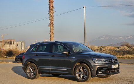 Volkswagen Tiguan II, 2019 год, 2 109 318 рублей, 2 фотография