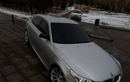 BMW 5 серия, 2005 год, 1 800 000 рублей, 3 фотография