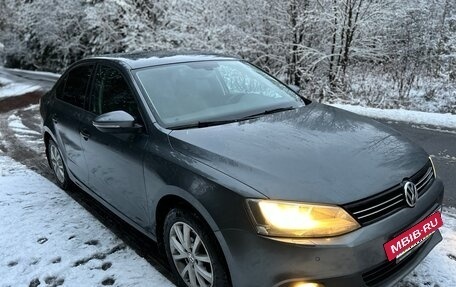 Volkswagen Jetta VI, 2013 год, 1 450 000 рублей, 2 фотография