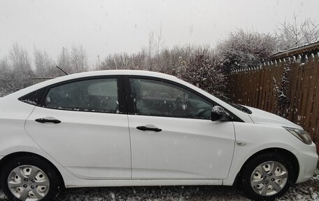 Hyundai Solaris II рестайлинг, 2013 год, 700 000 рублей, 2 фотография