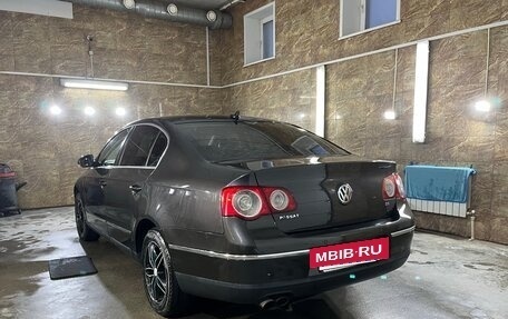 Volkswagen Passat B6, 2007 год, 695 000 рублей, 2 фотография