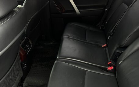 Toyota Land Cruiser Prado 150 рестайлинг 2, 2014 год, 3 700 000 рублей, 24 фотография