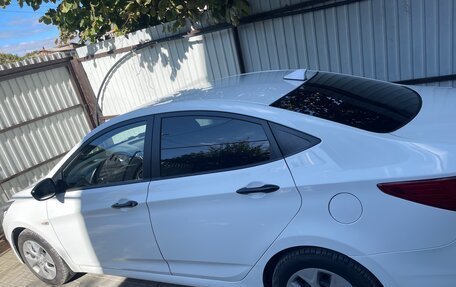 Hyundai Solaris II рестайлинг, 2015 год, 820 000 рублей, 3 фотография