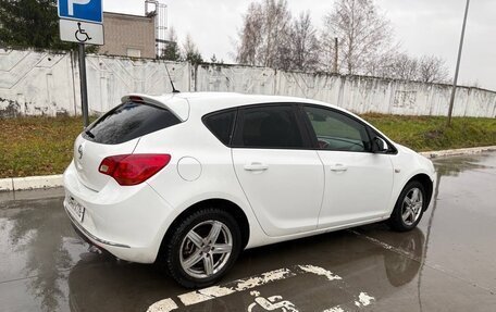 Opel Astra J, 2013 год, 690 000 рублей, 5 фотография
