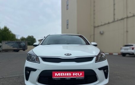 KIA Rio IV, 2018 год, 1 080 000 рублей, 1 фотография