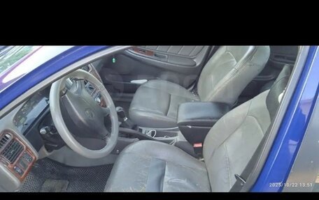 Toyota Avensis III рестайлинг, 1998 год, 380 000 рублей, 9 фотография