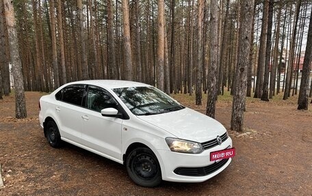 Volkswagen Polo VI (EU Market), 2012 год, 950 000 рублей, 2 фотография