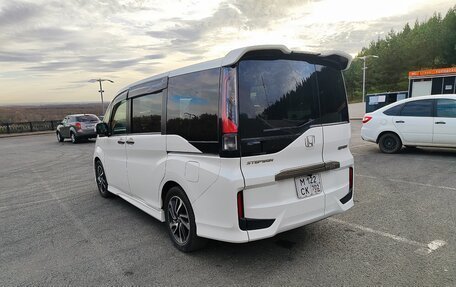 Honda Stepwgn IV, 2017 год, 2 090 000 рублей, 3 фотография