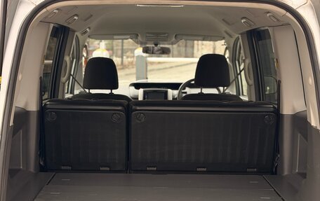 Toyota Voxy II, 2010 год, 1 379 000 рублей, 12 фотография