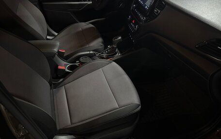 Hyundai Solaris II рестайлинг, 2021 год, 1 900 000 рублей, 10 фотография