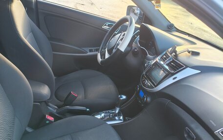 Hyundai Solaris II рестайлинг, 2013 год, 600 000 рублей, 19 фотография