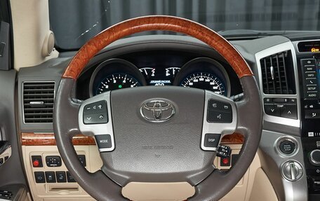 Toyota Land Cruiser 200, 2014 год, 5 399 000 рублей, 19 фотография