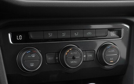 Volkswagen Tiguan II, 2018 год, 2 349 000 рублей, 12 фотография