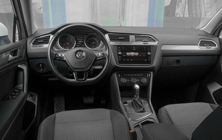 Volkswagen Tiguan II, 2018 год, 2 349 000 рублей, 6 фотография