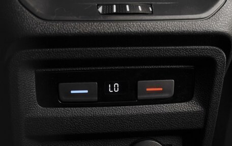 Volkswagen Tiguan II, 2018 год, 2 349 000 рублей, 16 фотография