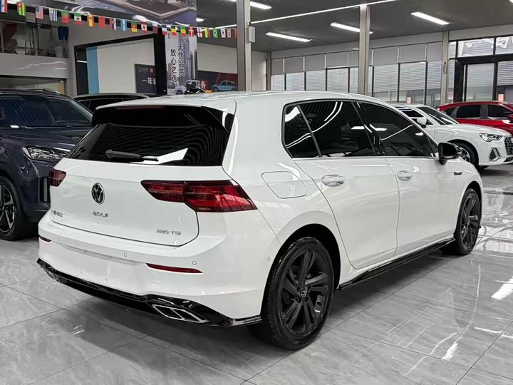 Volkswagen Golf R VII рестайлинг, 2022 год, 1 819 000 рублей, 4 фотография