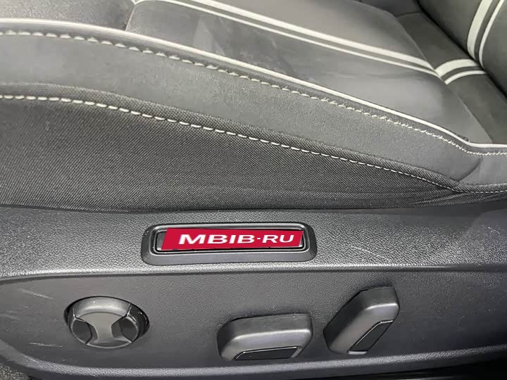 Volkswagen Golf R VII рестайлинг, 2022 год, 1 819 000 рублей, 6 фотография