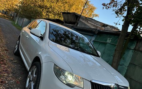 Skoda Superb III рестайлинг, 2012 год, 1 080 000 рублей, 1 фотография
