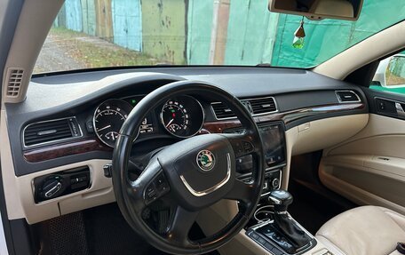Skoda Superb III рестайлинг, 2012 год, 1 080 000 рублей, 27 фотография