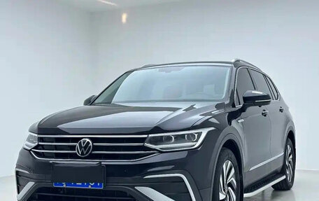 Volkswagen Tiguan II, 2023 год, 3 000 000 рублей, 1 фотография