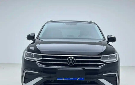 Volkswagen Tiguan II, 2023 год, 3 000 000 рублей, 2 фотография