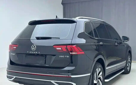 Volkswagen Tiguan II, 2023 год, 3 000 000 рублей, 4 фотография