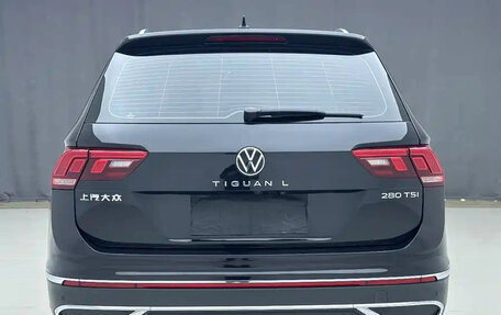 Volkswagen Tiguan II, 2023 год, 3 000 000 рублей, 5 фотография