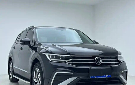 Volkswagen Tiguan II, 2023 год, 3 000 000 рублей, 3 фотография