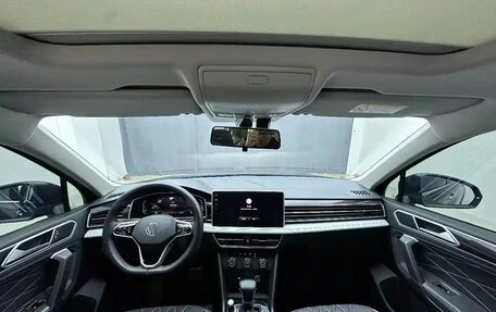 Volkswagen Tiguan II, 2023 год, 3 000 000 рублей, 8 фотография