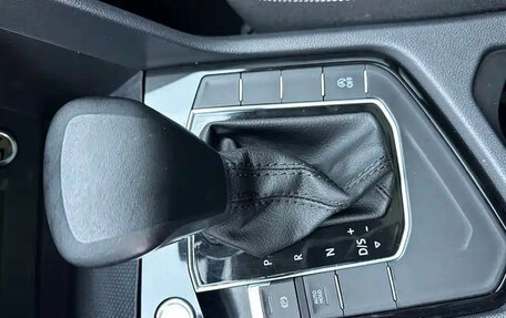 Volkswagen Tiguan II, 2023 год, 3 000 000 рублей, 13 фотография