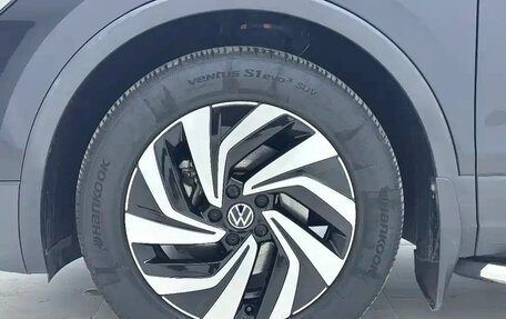 Volkswagen Tiguan II, 2023 год, 3 000 000 рублей, 18 фотография