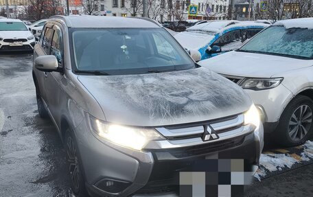 Mitsubishi Outlander III рестайлинг 3, 2017 год, 1 650 000 рублей, 2 фотография
