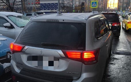 Mitsubishi Outlander III рестайлинг 3, 2017 год, 1 650 000 рублей, 3 фотография