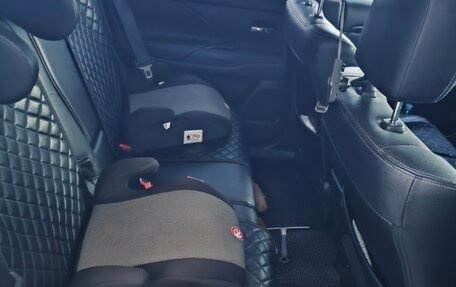 Mitsubishi Outlander III рестайлинг 3, 2017 год, 1 650 000 рублей, 5 фотография