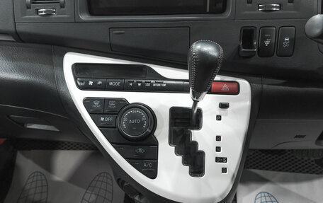 Toyota ISis I, 2013 год, 1 569 000 рублей, 19 фотография