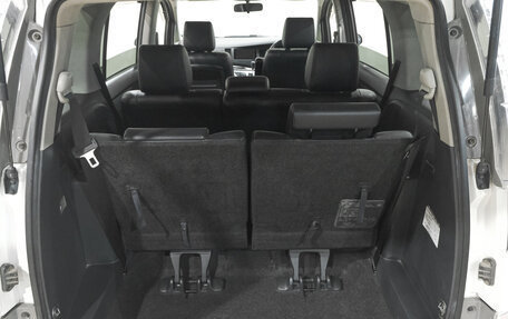 Toyota ISis I, 2013 год, 1 569 000 рублей, 24 фотография