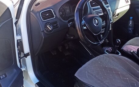 Volkswagen Polo VI (EU Market), 2015 год, 900 000 рублей, 3 фотография