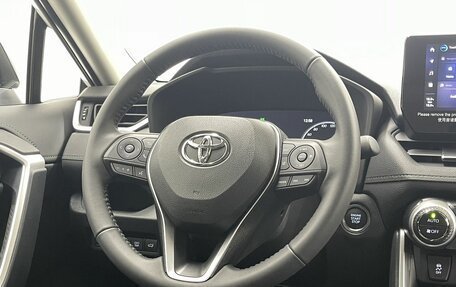 Toyota RAV4, 2025 год, 4 400 000 рублей, 21 фотография