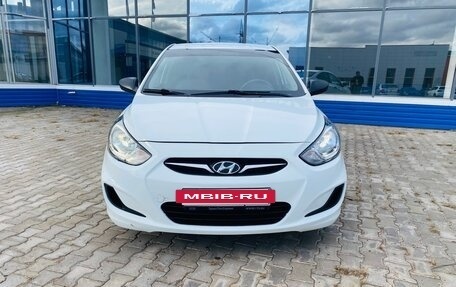 Hyundai Solaris II рестайлинг, 2013 год, 800 000 рублей, 2 фотография