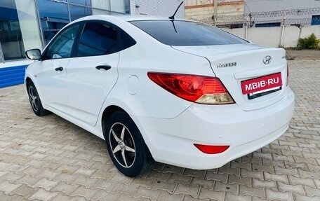 Hyundai Solaris II рестайлинг, 2013 год, 800 000 рублей, 5 фотография