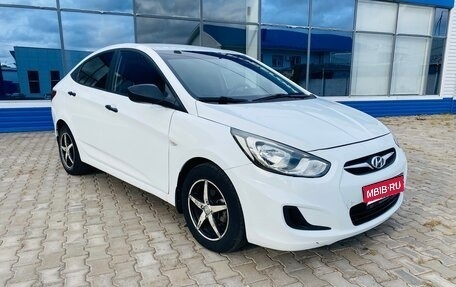 Hyundai Solaris II рестайлинг, 2013 год, 800 000 рублей, 1 фотография