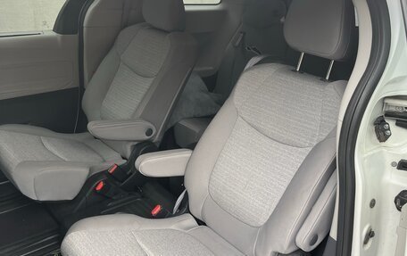 Toyota Sienna, 2021 год, 4 000 000 рублей, 6 фотография