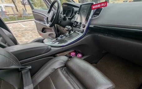 Renault Espace V рестайлинг, 2016 год, 2 400 000 рублей, 12 фотография