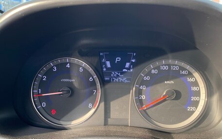 Hyundai Solaris II рестайлинг, 2012 год, 900 000 рублей, 10 фотография