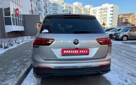 Volkswagen Tiguan II, 2020 год, 2 500 000 рублей, 1 фотография