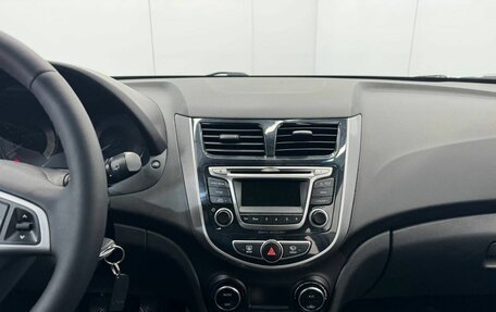 Hyundai Solaris II рестайлинг, 2015 год, 970 000 рублей, 10 фотография