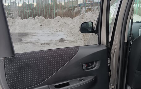 Toyota Ractis I, 2008 год, 560 000 рублей, 11 фотография