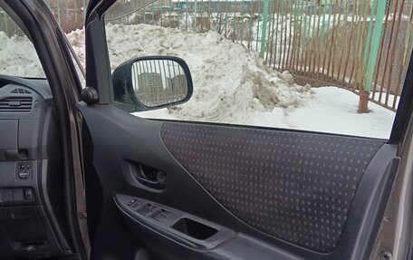 Toyota Ractis I, 2008 год, 560 000 рублей, 12 фотография