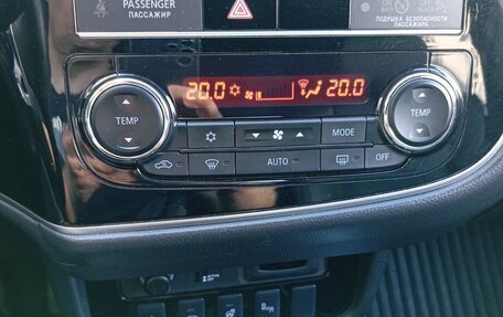 Mitsubishi Outlander III рестайлинг 3, 2018 год, 1 950 000 рублей, 5 фотография