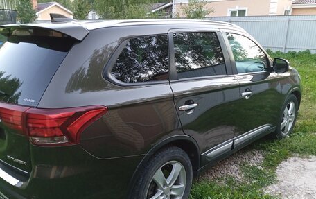 Mitsubishi Outlander III рестайлинг 3, 2018 год, 1 950 000 рублей, 2 фотография